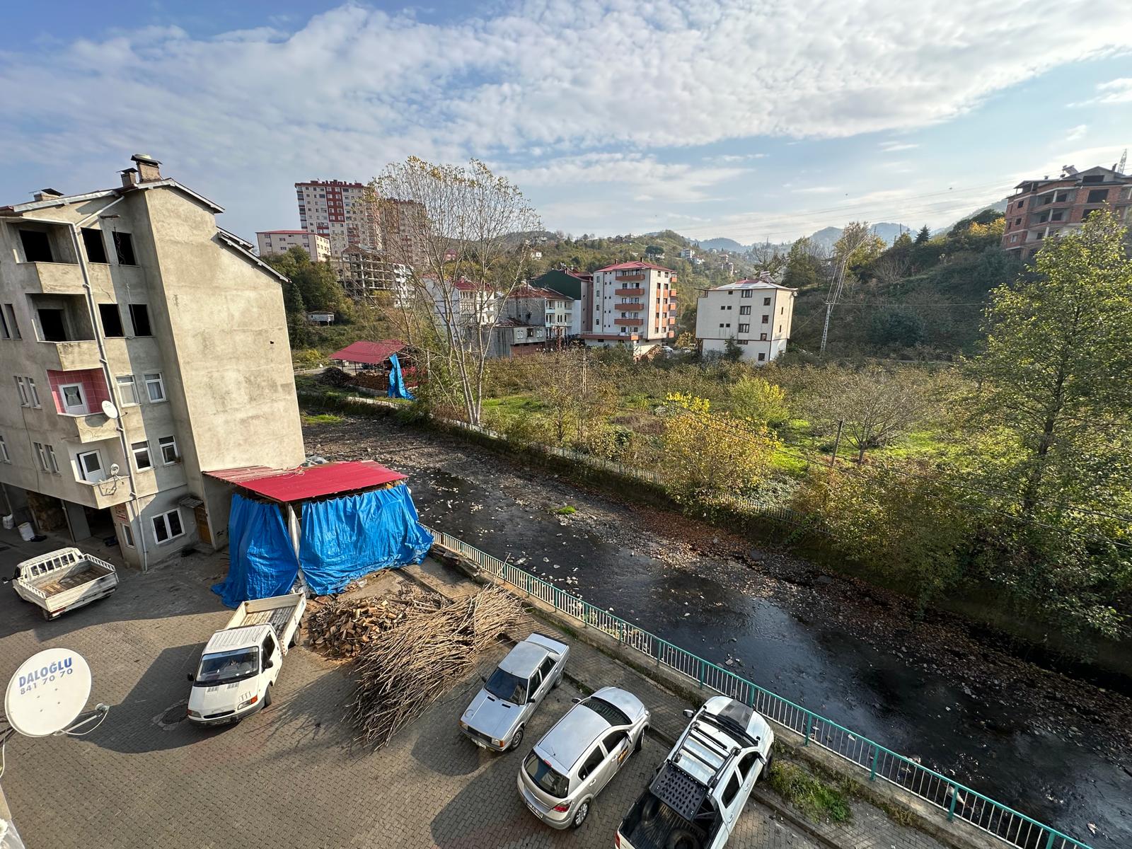 MABEL GAYRİMENKUL/VAKFIKEBİR YALIKÖY'DE SATILIK 2+1 ARAKAT DAİRE